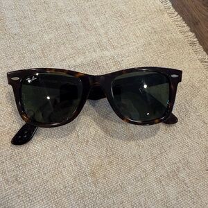 Ray-Ban Wayfarer Sunglasses - Tortoise Frame with Dark Green Lenses